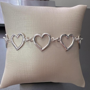 P1766 PULSERIA CORAÇÕES VAZADO