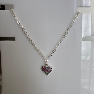 T0267 TORNOZELEIRA CORAÇÃO ZIRCONIAS COLOR