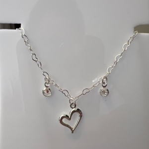 T0268 TORNOZELEIRA CORAÇÃO VAZADO PEDRAS