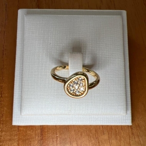 A1066  14 ANEL MINIMALISTA ZIRCONIASS