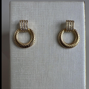 B3351 BRINCO ESTILO ZIRCONIAS