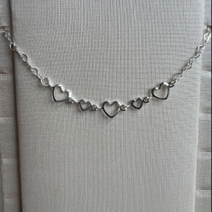 P1852 PULSEIRA CORAÇÕES VAZADOS