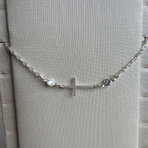 P1854 PULSEIRA CRUCIFIXO PEDRAS