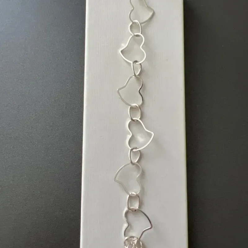 PULSEIRA CORAÇOES VAZ DETALHE