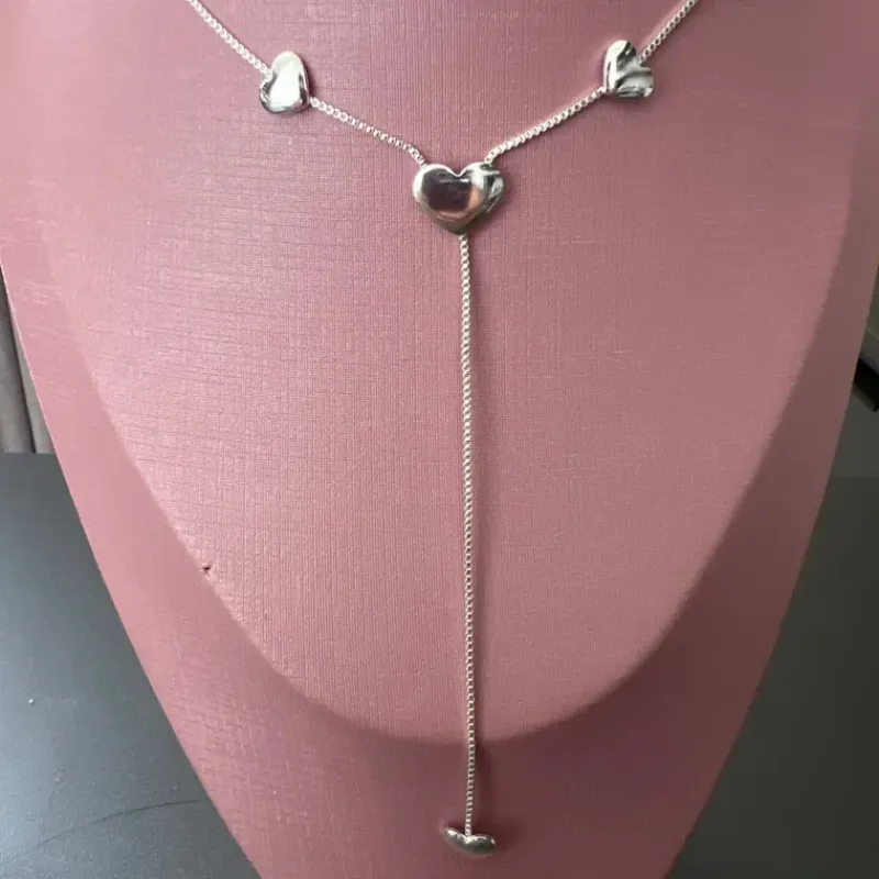 COLAR GRAVATINHA CORAÇÕES