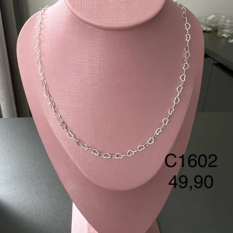 GARGANTILHA CORAÇÃO VAZADO