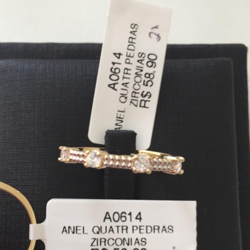 ANEL QUADRADO PEDRAS ZIRCONIAS