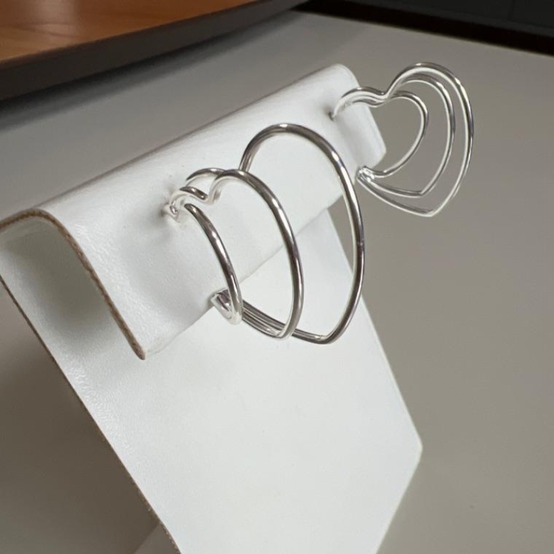 B3189 BRINCO ARGOLA TRES CORAÇÕES