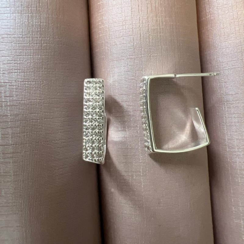 B3220 BRINCO MEIA ARGOLA LUXO ZIRCONIAS