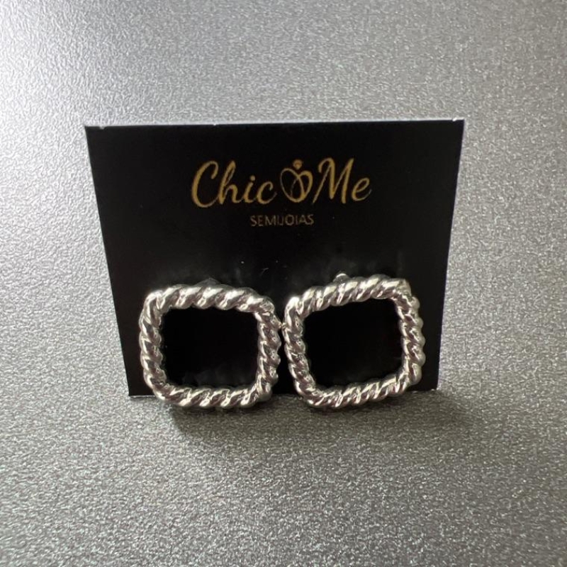 B3217 BRINCO QUADRADO TORCIDO