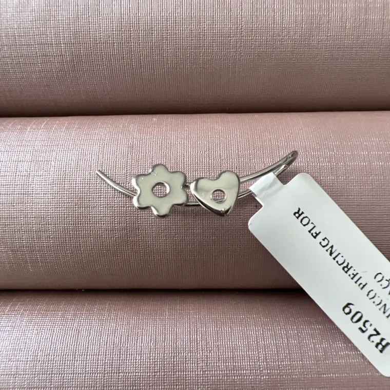 BRINCO PIERCING FLOR COR AÇO