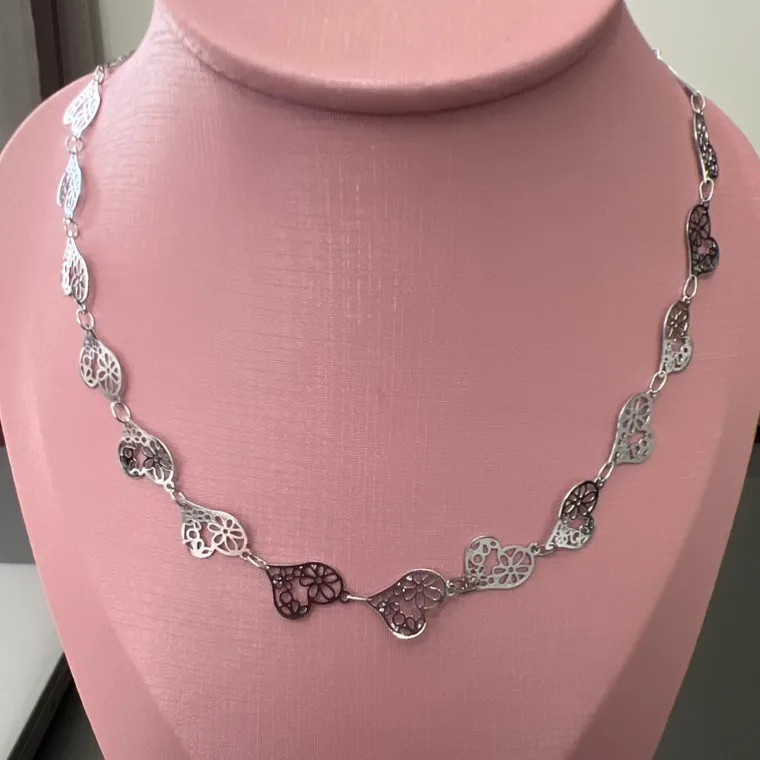 CHOKER CORAÇÕES FLOR