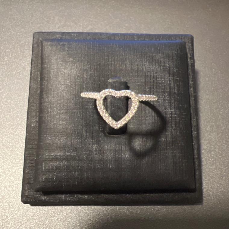 A1035 ANEL CORÇÃO ZIRCONIAS