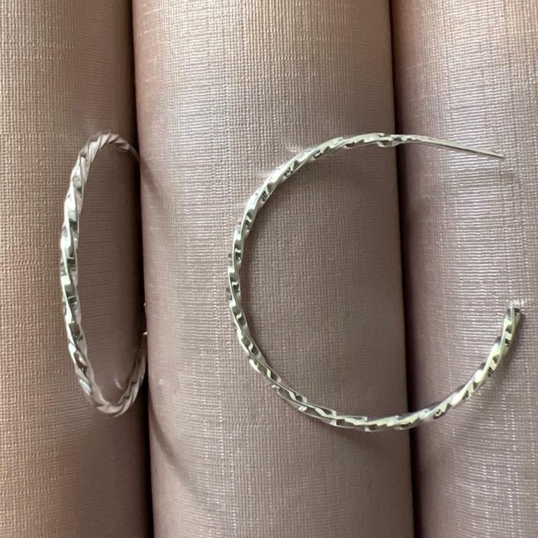 B3226 BRINCO ARGOLA TORCIDA