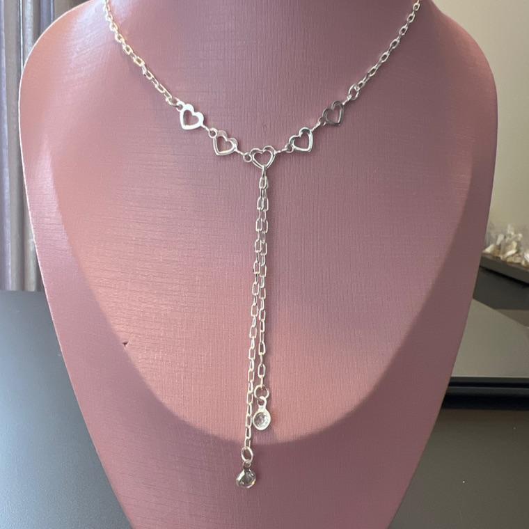 C1757 COLAR GRAVATINHA CORAÇÕES PEDRA