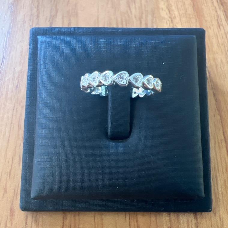 A1056 - 17 ANEL CORAÇÕES ZIRCONIAS