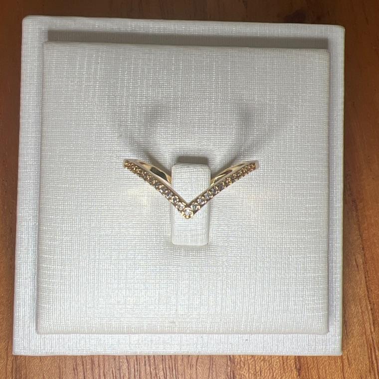 A1069  24 ANEL V ZIRCONIAS