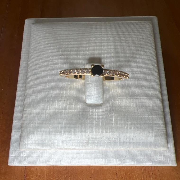 A1070 18 ANEL SOLITARIO BLACK ZIRCONIAS