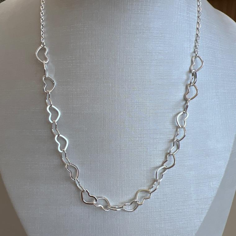 C1826 CHOKER CORAÇÕES VAZADO